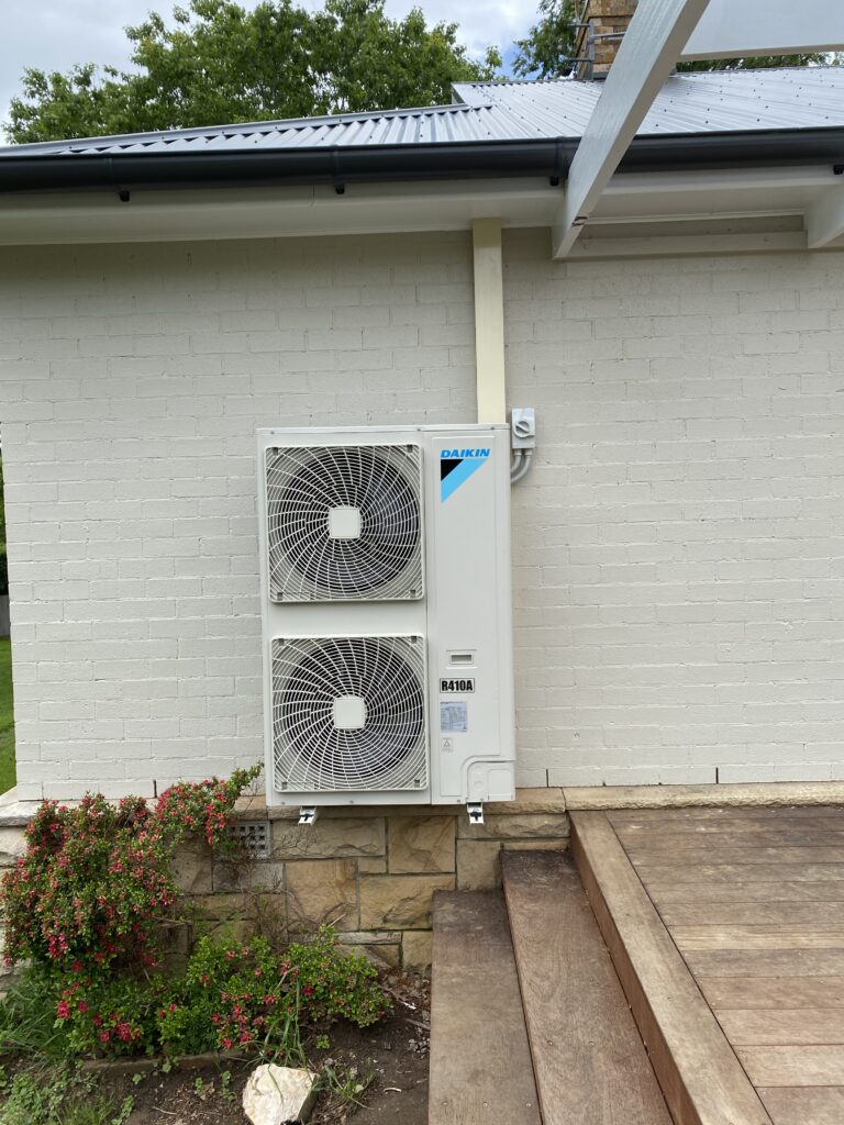 Daikin Split air conditioning outside unit Installed by the Lenergy tea.