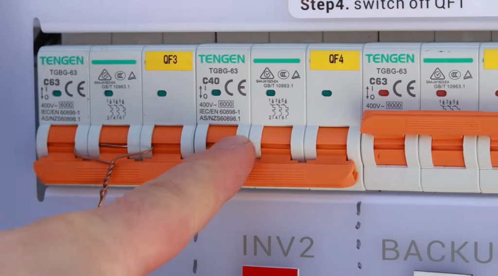 Switching off the inverter breaker in the gateway during the Sigenergy SigenStor battery shutdown.